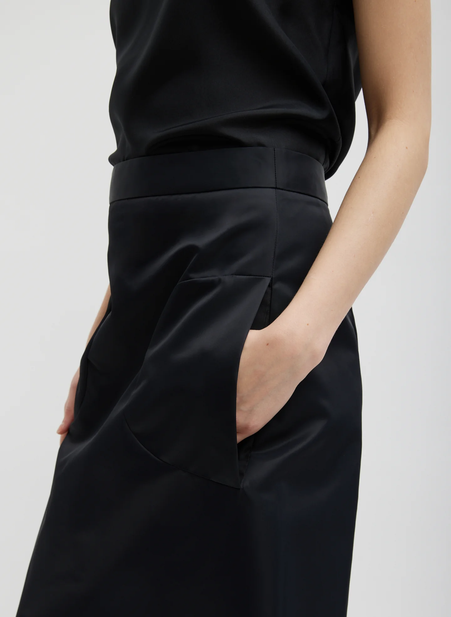 Daisy Embroidered Nylon Skirt - Image 2