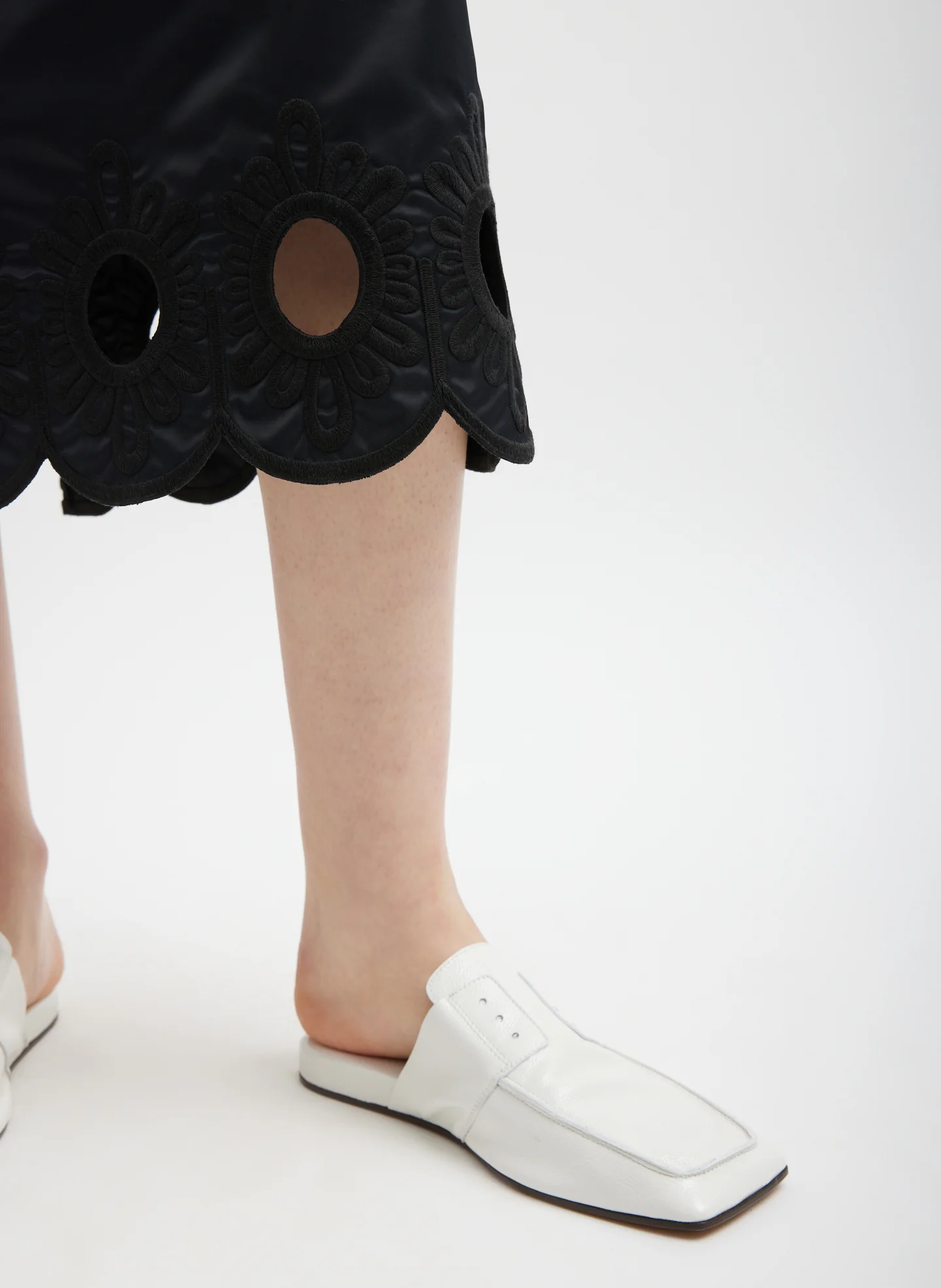 Daisy Embroidered Nylon Skirt - Image 3