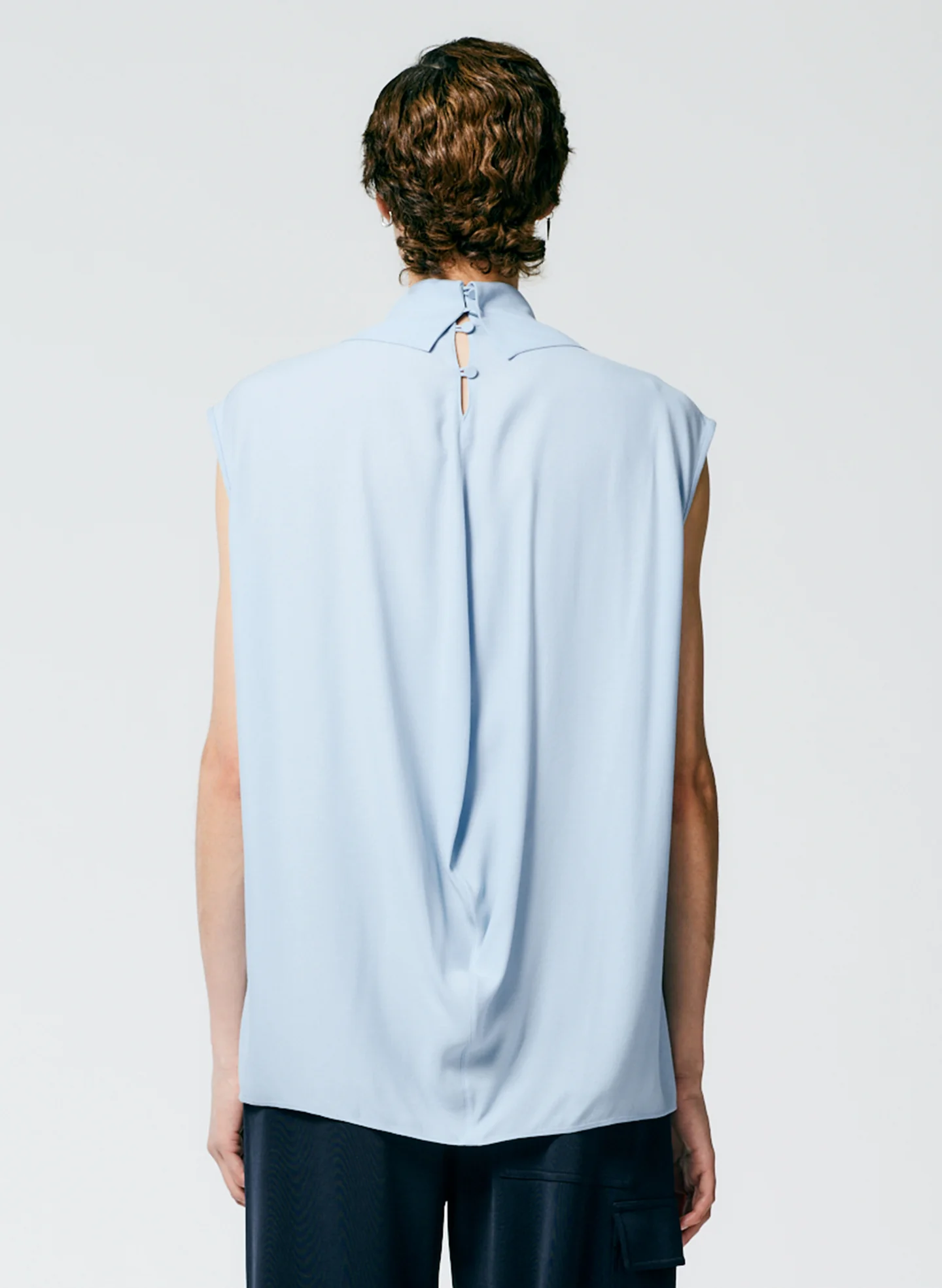 Feather Weight Eco Crepe Sleeveless Davenport Sculpted Shirt - Image 4