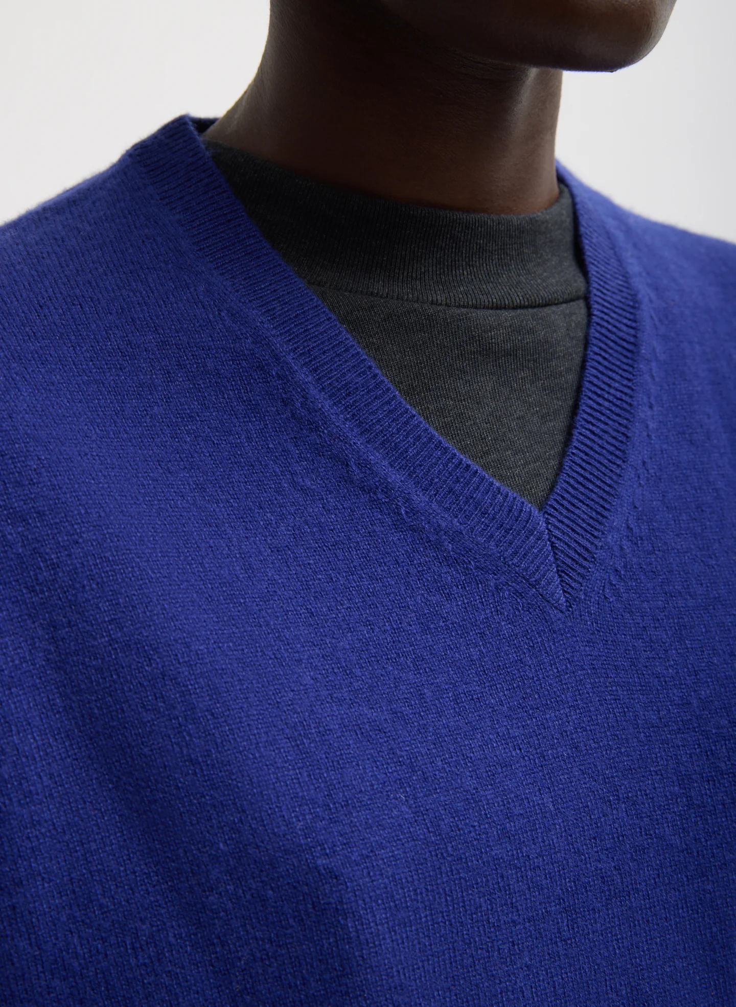 Washable Cashmere Easy V-Neck Sweater - Image 7